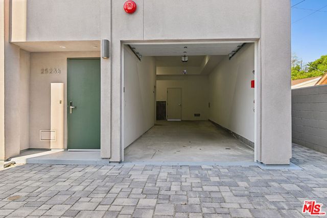 2523 S Orange Drive, Los Angeles, CA 90016