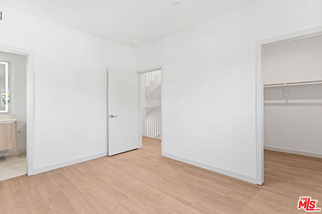 Image 24 of property listing at 2523 S Orange Drive, Los Angeles, CA 90016