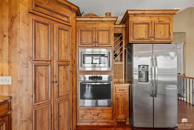 1904 Grand Vista Lane, Manhattan, KS 66503