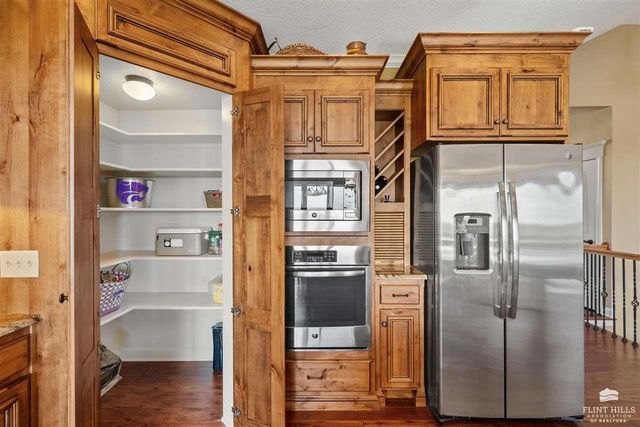 1904 Grand Vista Lane, Manhattan, KS 66503