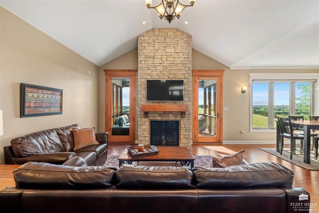 1904 Grand Vista Lane, Manhattan, KS 66503