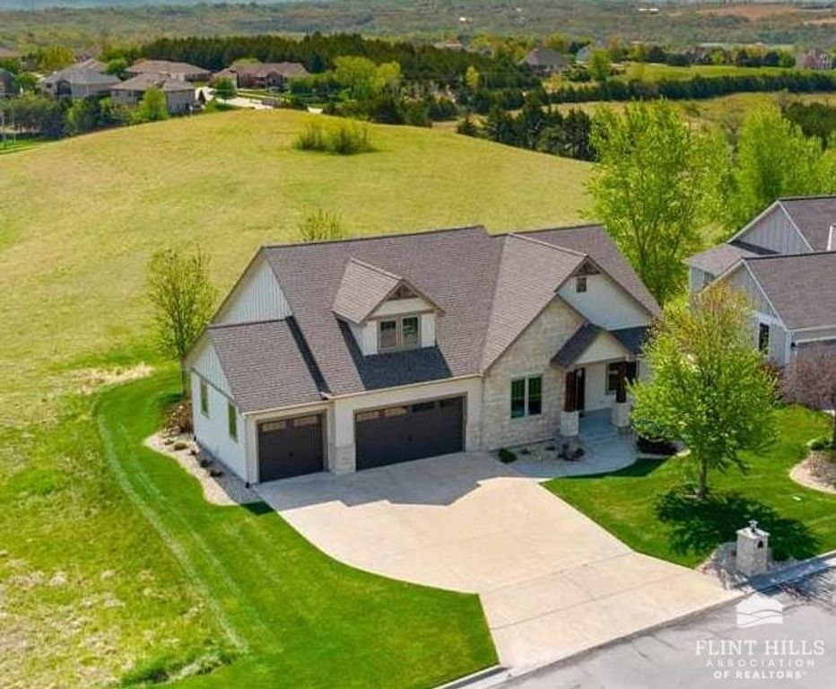 1904 Grand Vista Lane, Manhattan, KS 66503