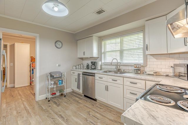 1809 Woodland Dr, Paragould, AR 72450