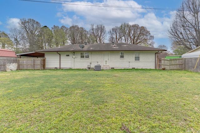 1809 Woodland Dr, Paragould, AR 72450