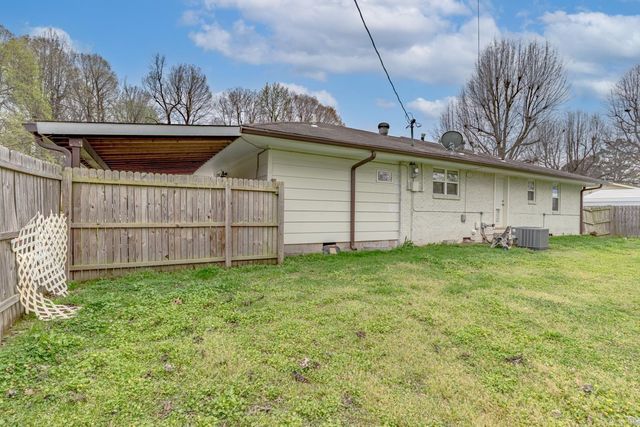 1809 Woodland Dr, Paragould, AR 72450