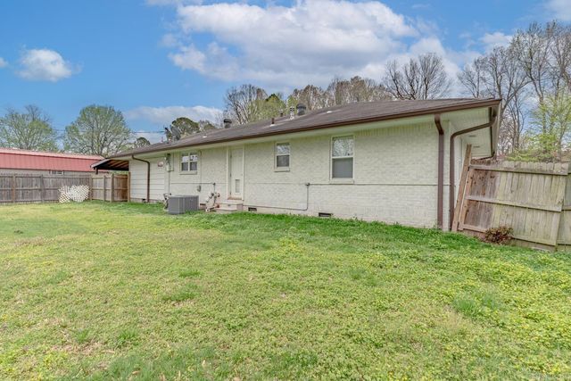 1809 Woodland Dr, Paragould, AR 72450