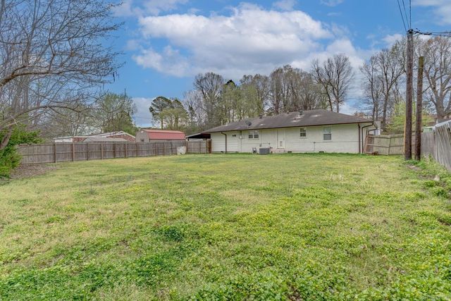 1809 Woodland Dr, Paragould, AR 72450