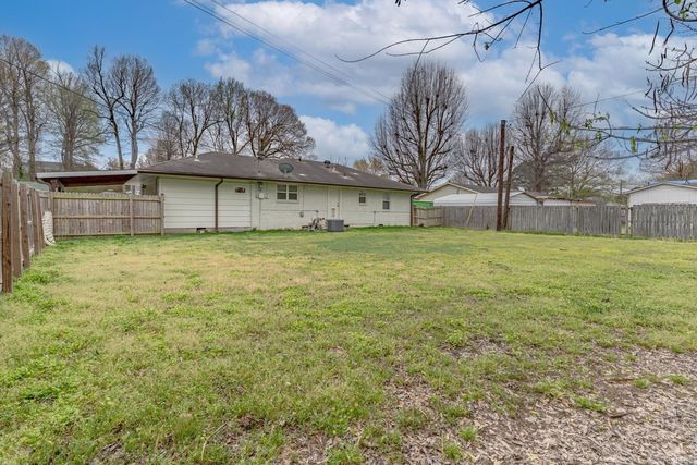 1809 Woodland Dr, Paragould, AR 72450