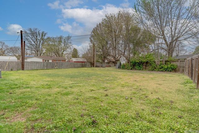 1809 Woodland Dr, Paragould, AR 72450