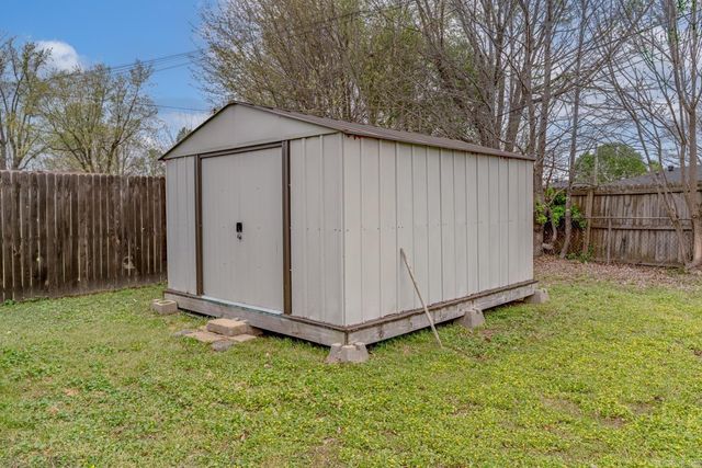 1809 Woodland Dr, Paragould, AR 72450