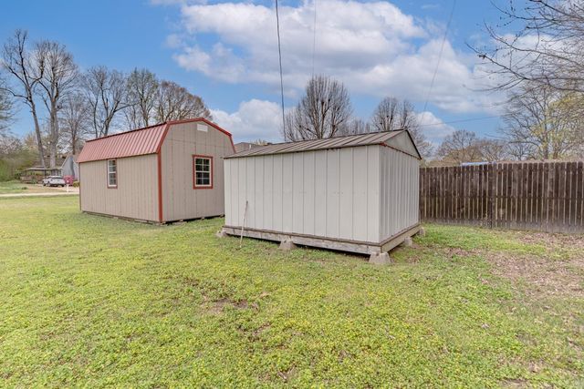 1809 Woodland Dr, Paragould, AR 72450