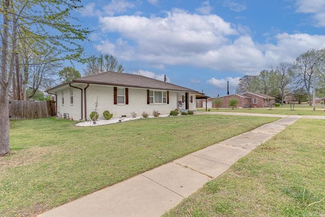 1809 Woodland Dr, Paragould, AR 72450