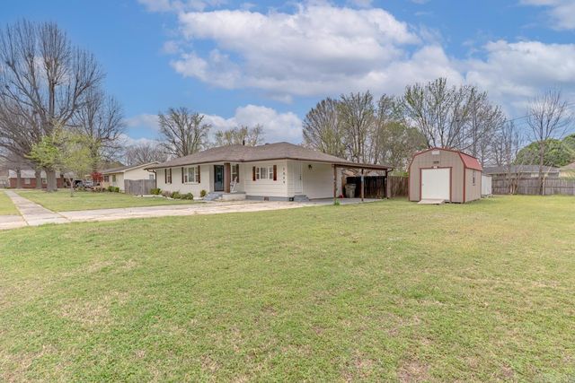 1809 Woodland Dr, Paragould, AR 72450