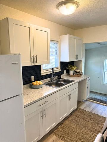 2216 E 72nd Street, Kansas City, MO 64132