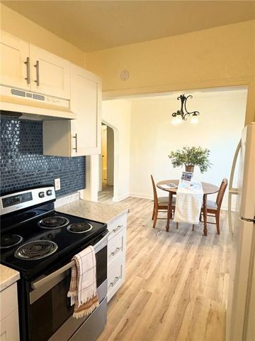 2216 E 72nd Street, Kansas City, MO 64132