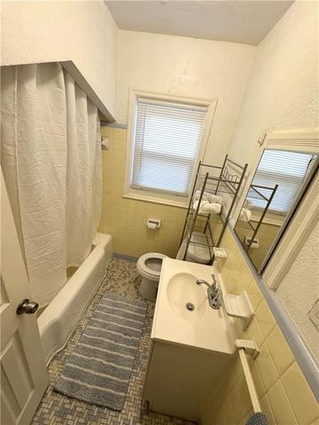 2216 E 72nd Street, Kansas City, MO 64132