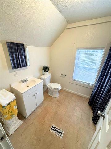 2216 E 72nd Street, Kansas City, MO 64132