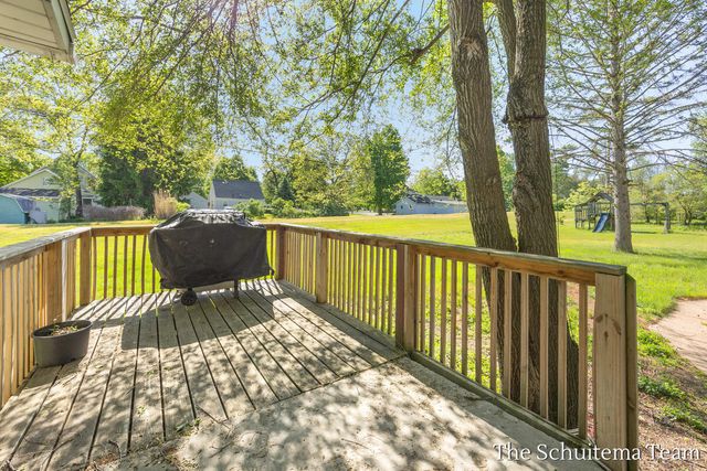 425 W Cherry Street, Wayland City, MI 49348