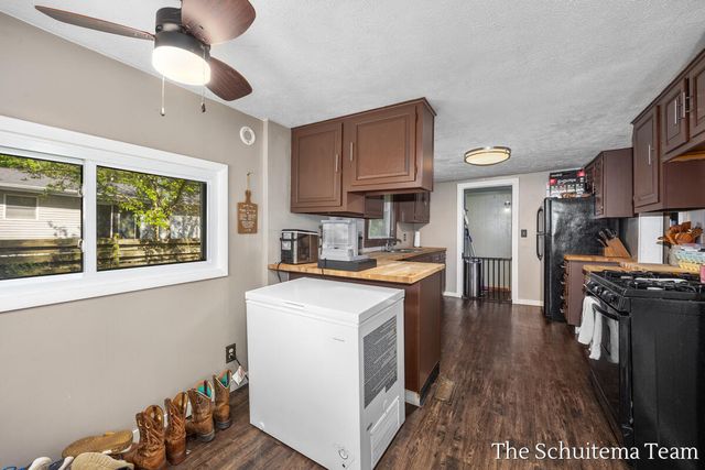 425 W Cherry Street, Wayland City, MI 49348