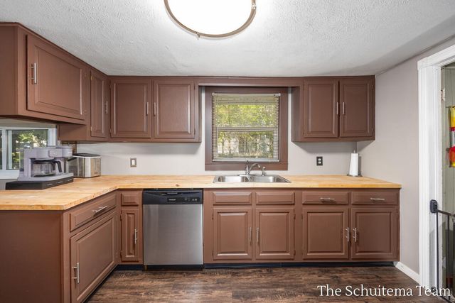 425 W Cherry Street, Wayland City, MI 49348