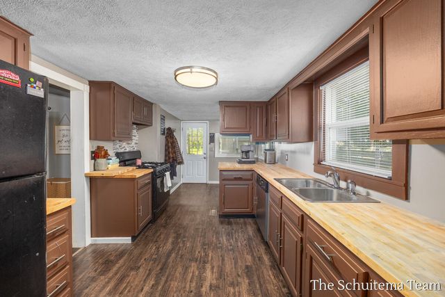 425 W Cherry Street, Wayland City, MI 49348