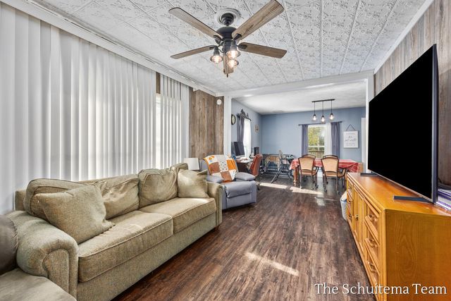 425 W Cherry Street, Wayland City, MI 49348
