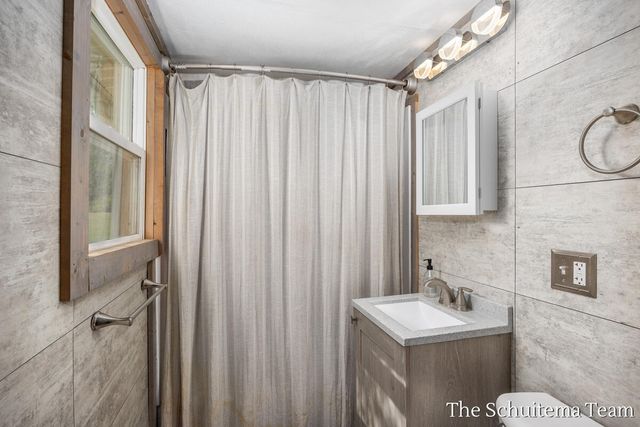 425 W Cherry Street, Wayland City, MI 49348