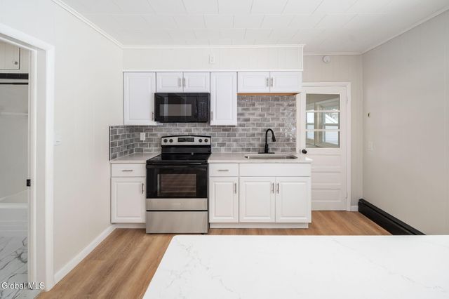 10 Ferrara Avenue, Colonie, NY 12304