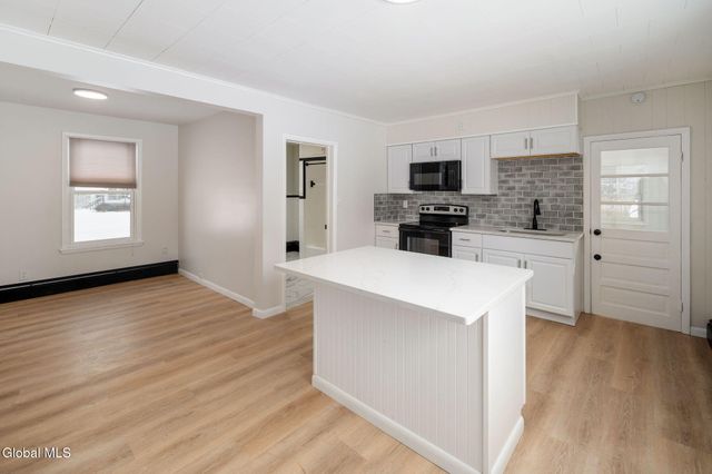 10 Ferrara Avenue, Colonie, NY 12304