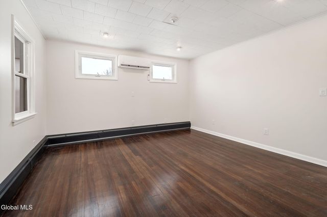 10 Ferrara Avenue, Colonie, NY 12304