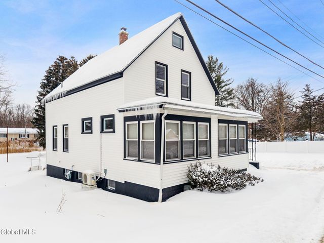 10 Ferrara Avenue, Colonie, NY 12304