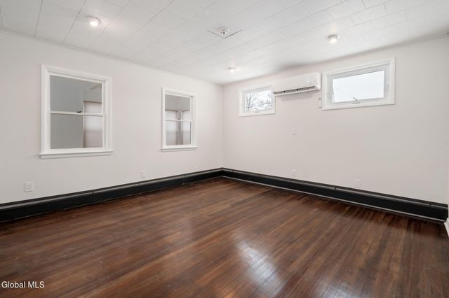 10 Ferrara Avenue, Colonie, NY 12304