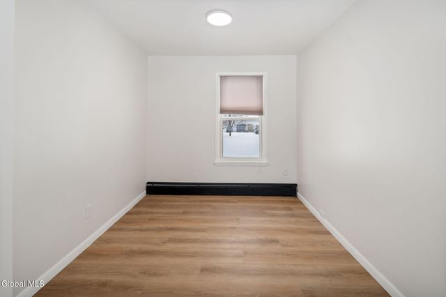 10 Ferrara Avenue, Colonie, NY 12304