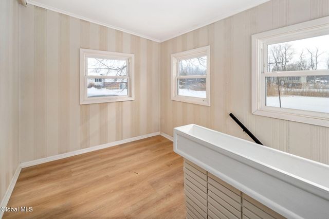 10 Ferrara Avenue, Colonie, NY 12304