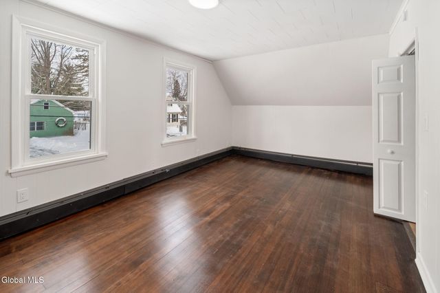 10 Ferrara Avenue, Colonie, NY 12304