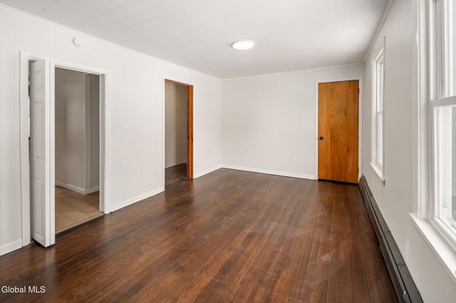 10 Ferrara Avenue, Colonie, NY 12304