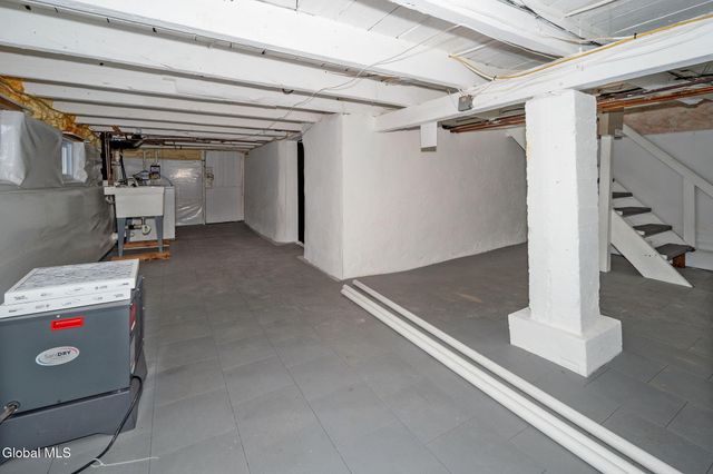 10 Ferrara Avenue, Colonie, NY 12304