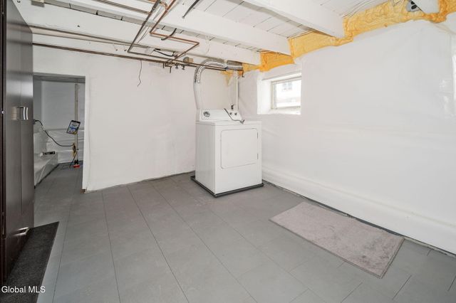 10 Ferrara Avenue, Colonie, NY 12304