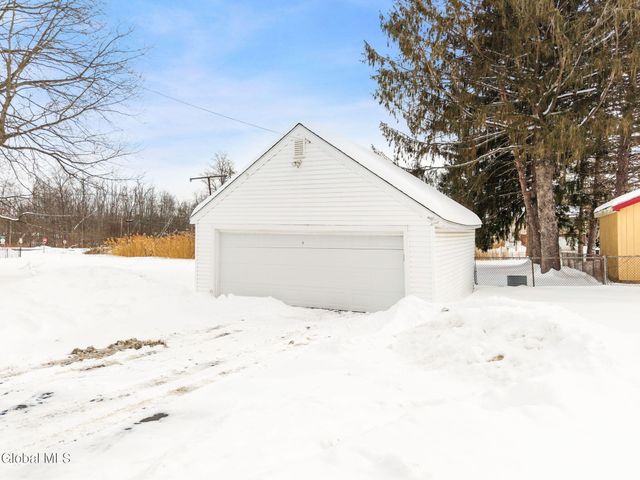 10 Ferrara Avenue, Colonie, NY 12304