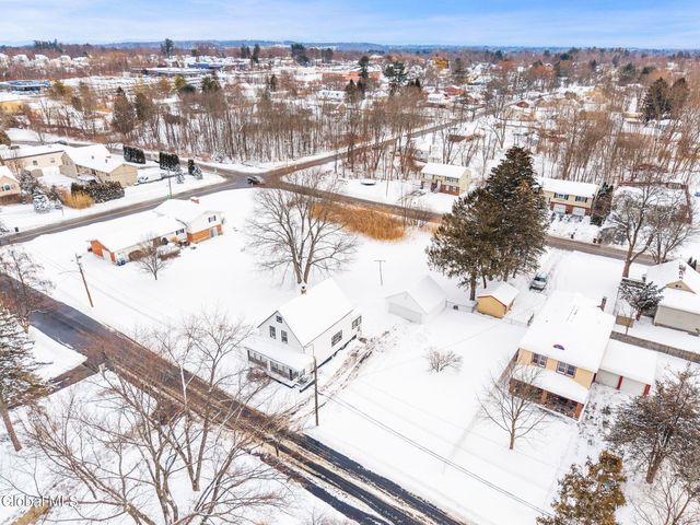 10 Ferrara Avenue, Colonie, NY 12304