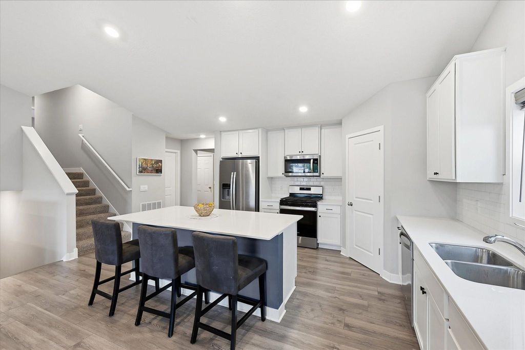 18001 Hidden Creek Trail, Lakeville, MN 55044 — photo 4
