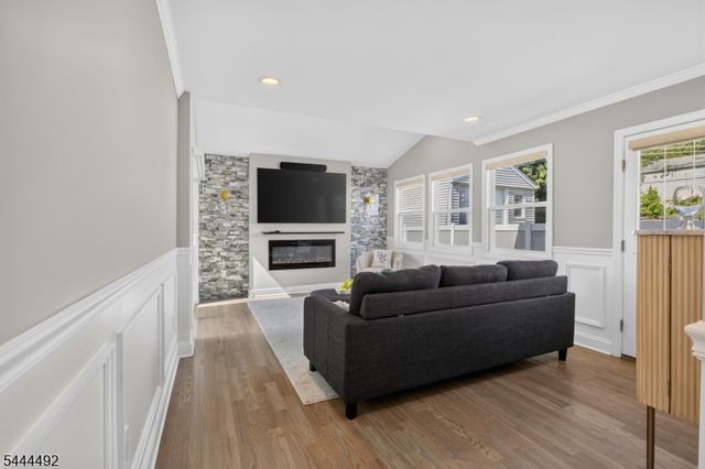 61 Bart Pl, Clifton City, NJ 07013