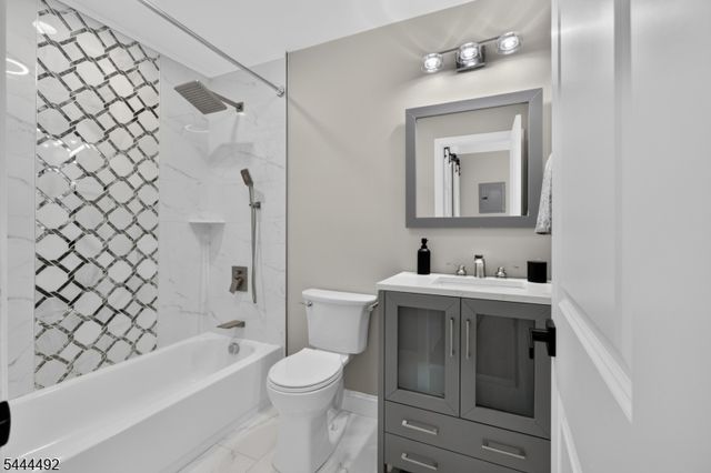 61 Bart Pl, Clifton City, NJ 07013
