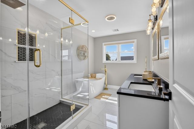 61 Bart Pl, Clifton City, NJ 07013