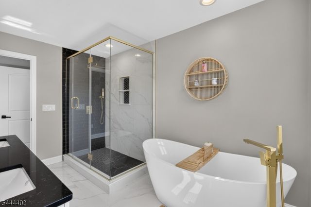 61 Bart Pl, Clifton City, NJ 07013