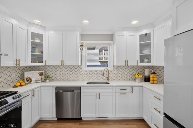 61 Bart Pl, Clifton City, NJ 07013