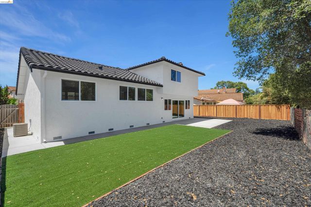 1709 Yellowstone Dr, Antioch, CA 94509