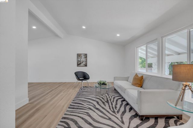 1709 Yellowstone Dr, Antioch, CA 94509