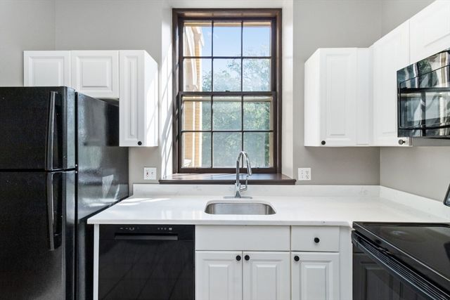 60 W Glen Rd 101, Brookline, MA 02445