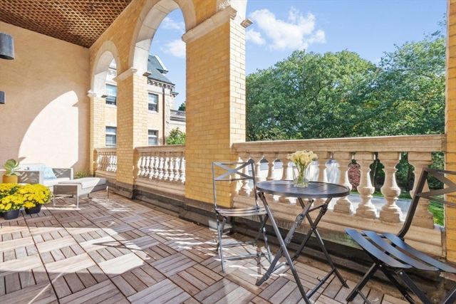 60 W Glen Rd 101, Brookline, MA 02445